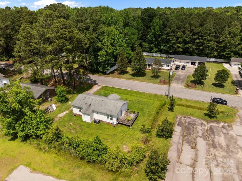 809 1st Street, Ahoskie, NC 27910.  MLS# CAR4247528, YatesRealty ID 14122. 