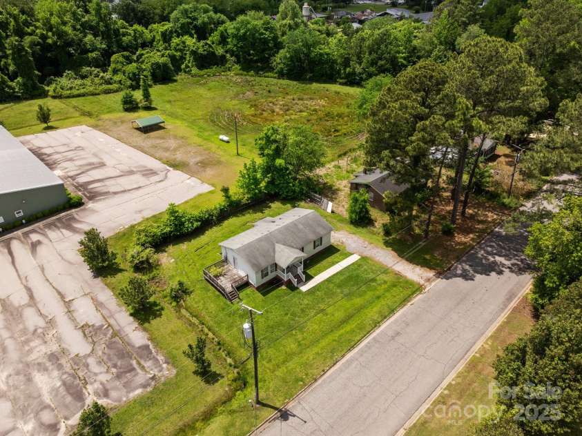 809 1st Street, Ahoskie, NC 27910.  MLS# CAR4247528, YatesRealty ID 14122. 