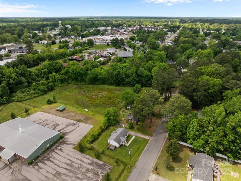 809 1st Street, Ahoskie, NC 27910.  MLS# CAR4247528, YatesRealty ID 14122. 