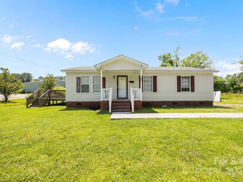 809 1st Street, Ahoskie, NC 27910.  MLS# CAR4247528, YatesRealty ID 14122. 