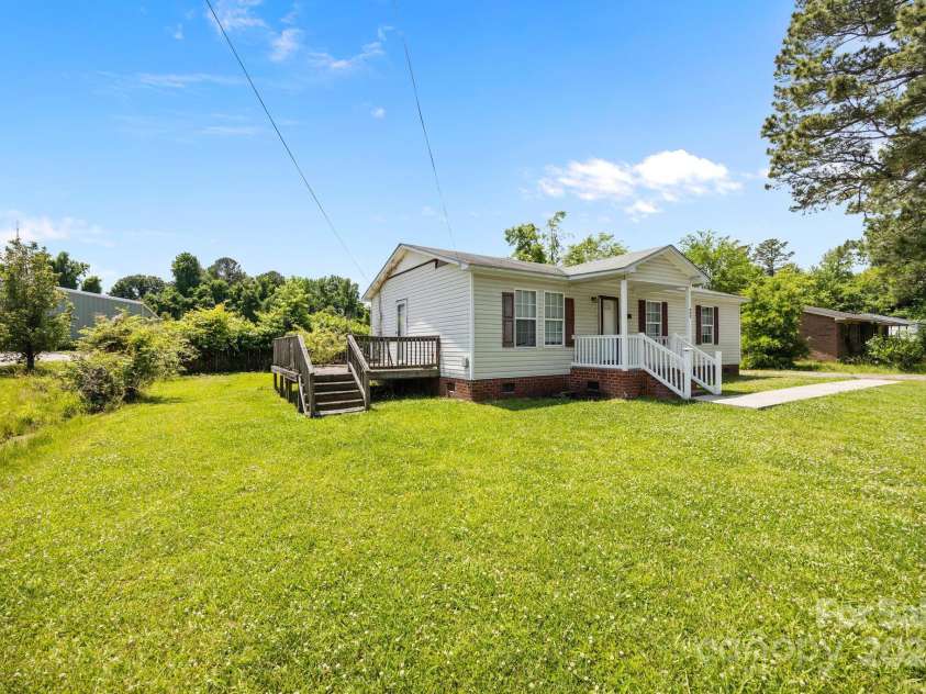 809 1st Street, Ahoskie, NC 27910.  MLS# CAR4247528, YatesRealty ID 14122. 