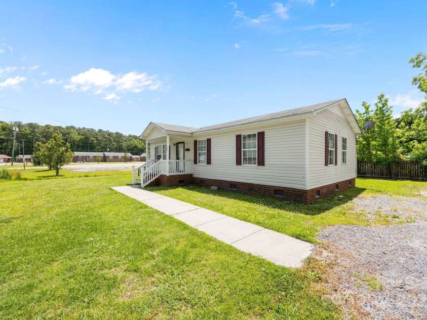 809 1st Street, Ahoskie, NC 27910.  MLS# CAR4247528, YatesRealty ID 14122. 