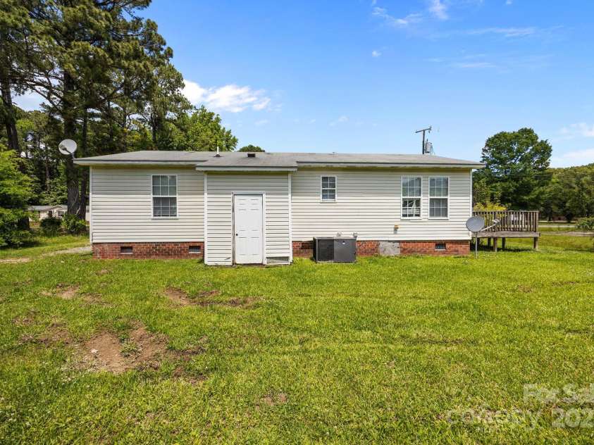 809 1st Street, Ahoskie, NC 27910.  MLS# CAR4247528, YatesRealty ID 14122. 