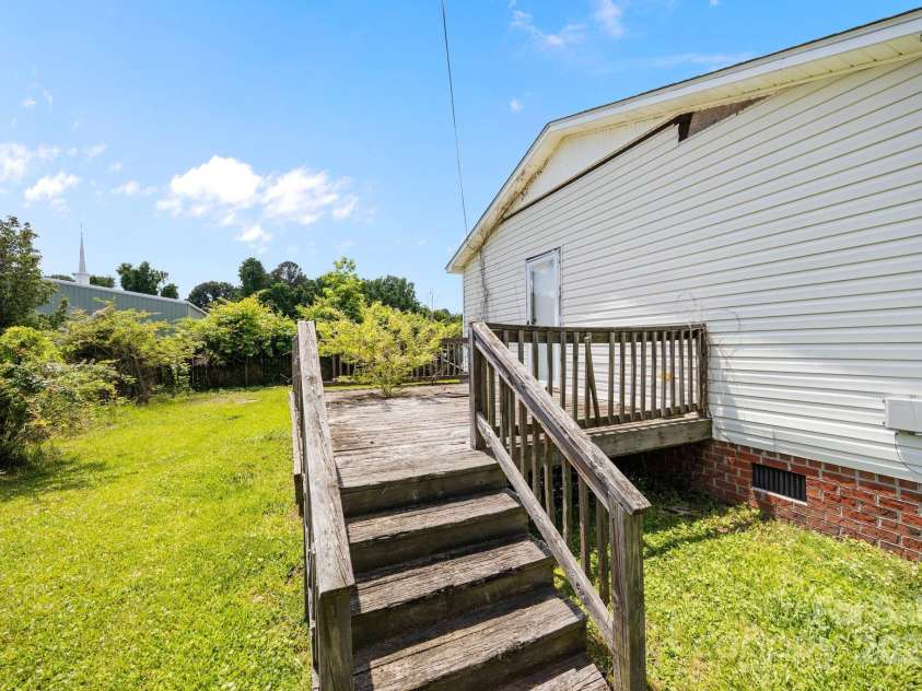 809 1st Street, Ahoskie, NC 27910.  MLS# CAR4247528, YatesRealty ID 14122. 