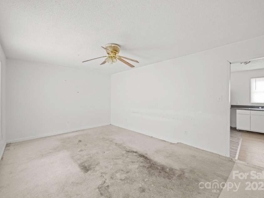 809 1st Street, Ahoskie, NC 27910.  MLS# CAR4247528, YatesRealty ID 14122. 