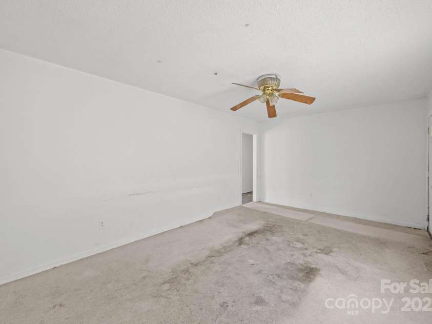 809 1st Street, Ahoskie, NC 27910.  MLS# CAR4247528, YatesRealty ID 14122. 