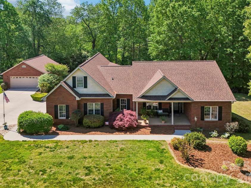 155 Howard Pond Loop, Statesville, NC 28625.  MLS# CAR4355676, YatesRealty ID 14123. 