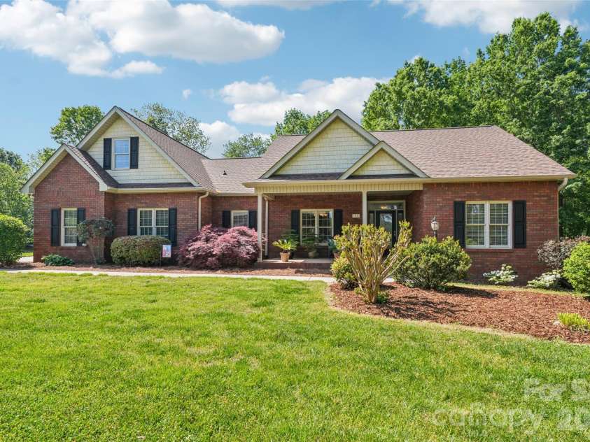 155 Howard Pond Loop, Statesville, NC 28625.  MLS# CAR4355676, YatesRealty ID 14123. 