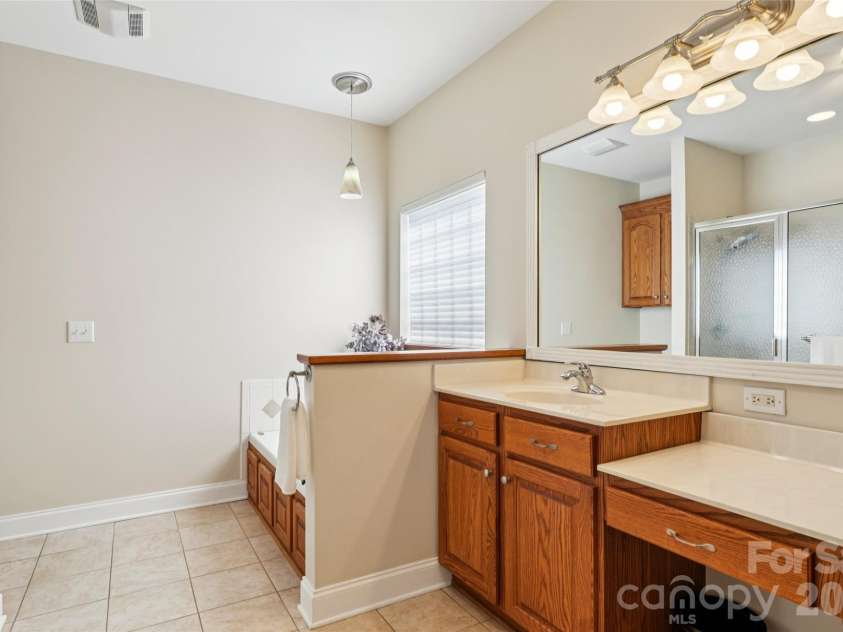 155 Howard Pond Loop, Statesville, NC 28625.  MLS# CAR4355676, YatesRealty ID 14123. 