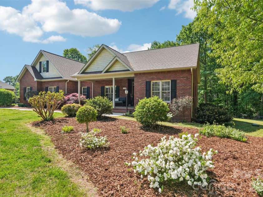 155 Howard Pond Loop, Statesville, NC 28625.  MLS# CAR4355676, YatesRealty ID 14123. 