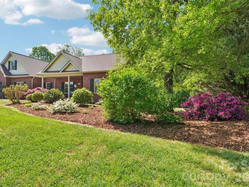 155 Howard Pond Loop, Statesville, NC 28625.  MLS# CAR4355676, YatesRealty ID 14123. 