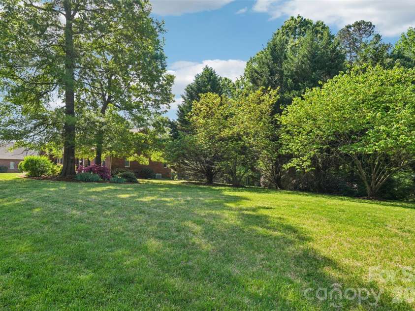155 Howard Pond Loop, Statesville, NC 28625.  MLS# CAR4355676, YatesRealty ID 14123. 