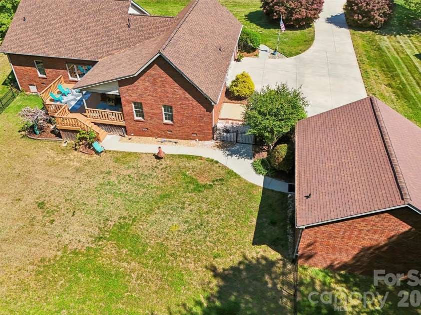 155 Howard Pond Loop, Statesville, NC 28625.  MLS# CAR4355676, YatesRealty ID 14123. 