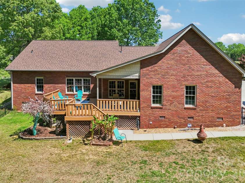 155 Howard Pond Loop, Statesville, NC 28625.  MLS# CAR4355676, YatesRealty ID 14123. 