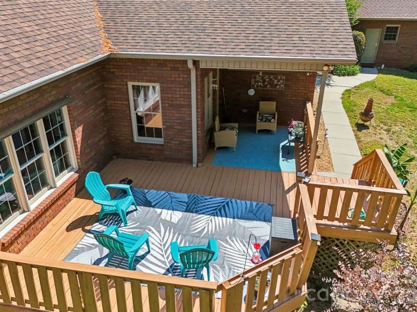 155 Howard Pond Loop, Statesville, NC 28625.  MLS# CAR4355676, YatesRealty ID 14123. 