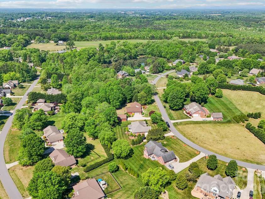 155 Howard Pond Loop, Statesville, NC 28625.  MLS# CAR4355676, YatesRealty ID 14123. 