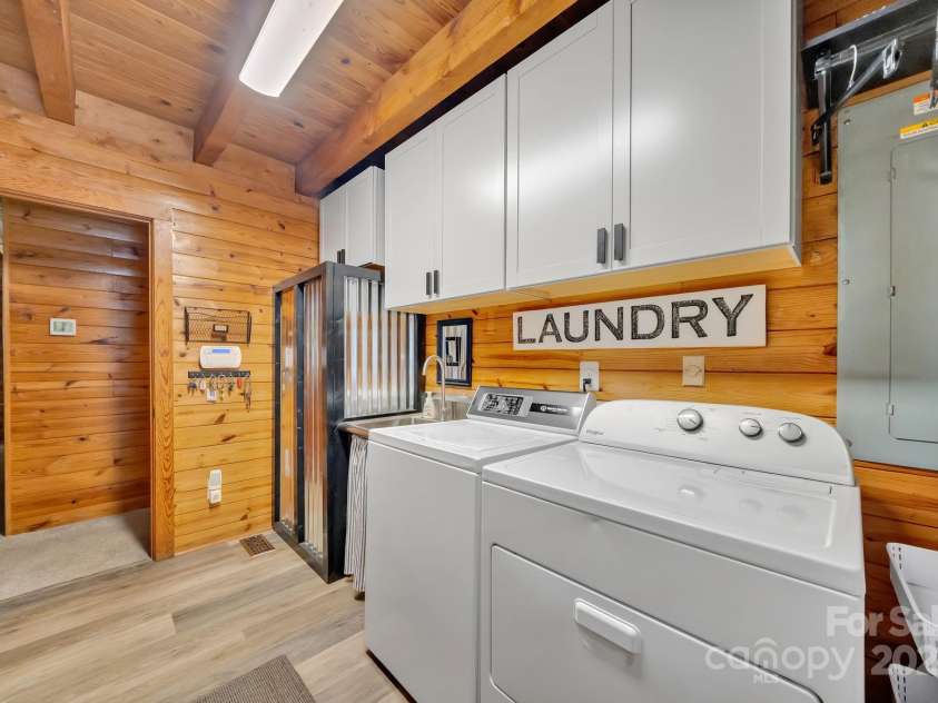 228 Marigold Lane, Hendersonville, NC 28792.  MLS# CAR4248013, YatesRealty ID 14123. 