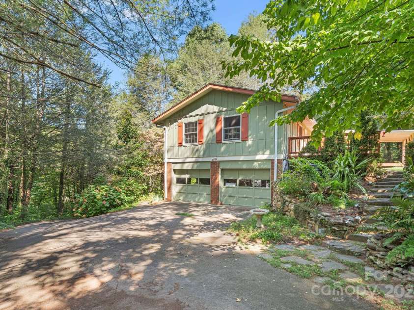 19 Brookcliff Drive, Asheville, NC 28804.  MLS# CAR4174450, YatesRealty ID 14125. 