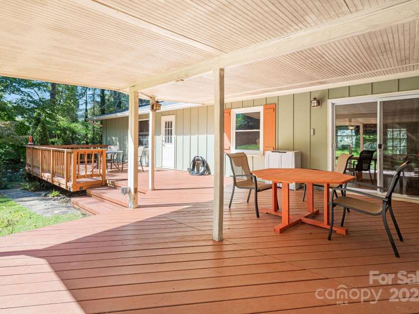 19 Brookcliff Drive, Asheville, NC 28804.  MLS# CAR4174450, YatesRealty ID 14125. 