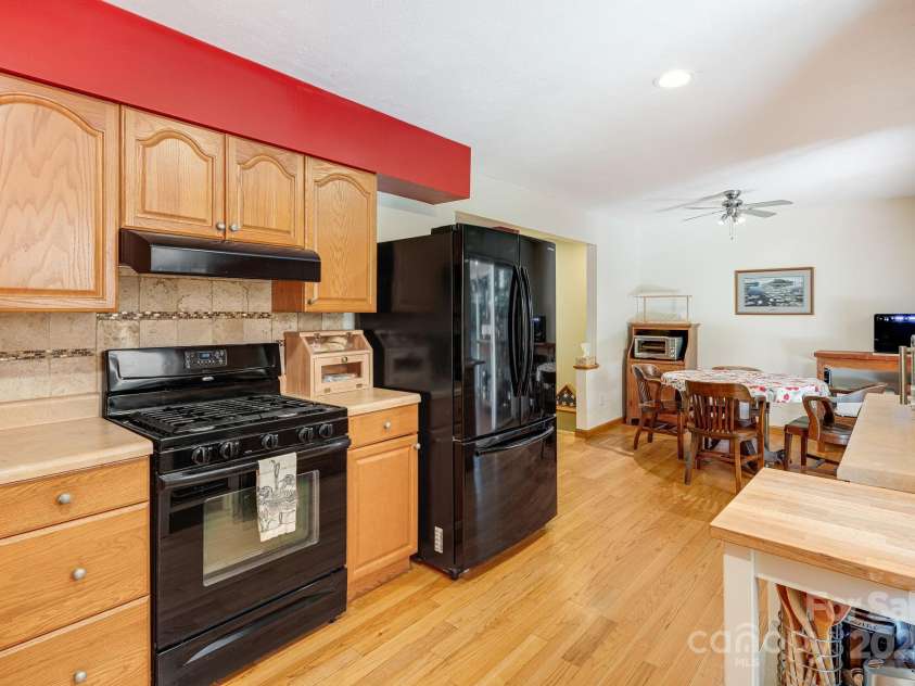 19 Brookcliff Drive, Asheville, NC 28804.  MLS# CAR4174450, YatesRealty ID 14125. 