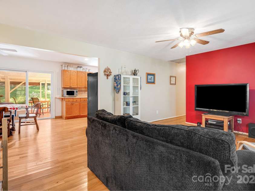 19 Brookcliff Drive, Asheville, NC 28804.  MLS# CAR4174450, YatesRealty ID 14125. 