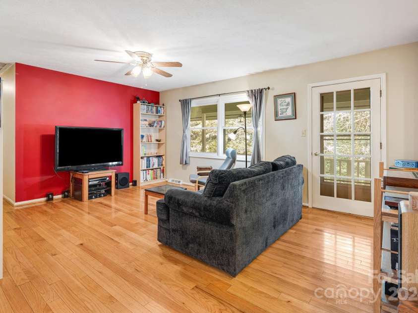 19 Brookcliff Drive, Asheville, NC 28804.  MLS# CAR4174450, YatesRealty ID 14125. 