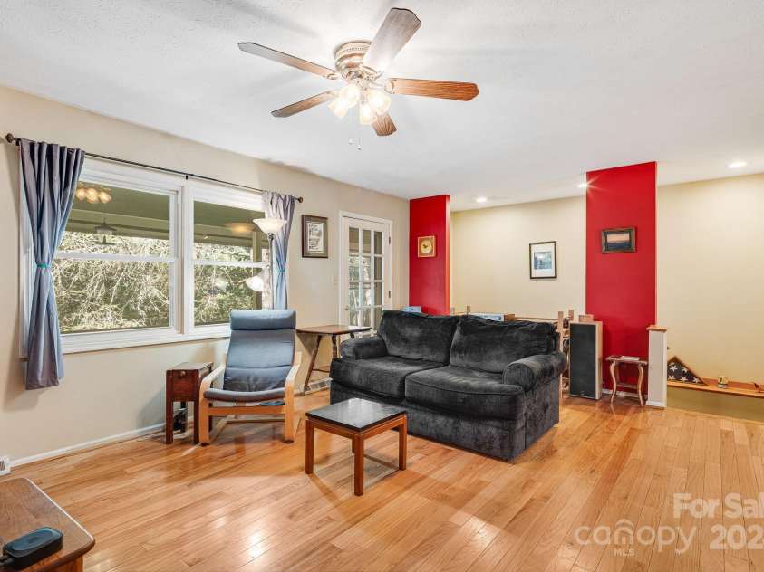 19 Brookcliff Drive, Asheville, NC 28804.  MLS# CAR4174450, YatesRealty ID 14125. 