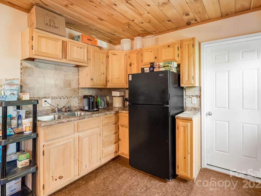 19 Brookcliff Drive, Asheville, NC 28804.  MLS# CAR4174450, YatesRealty ID 14125. 