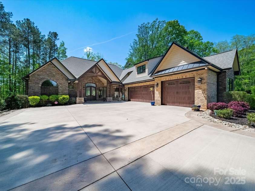 1579 Sunset Pointe Drive, Salisbury, NC 28146.  MLS# CAR4249912, YatesRealty ID 14126. 