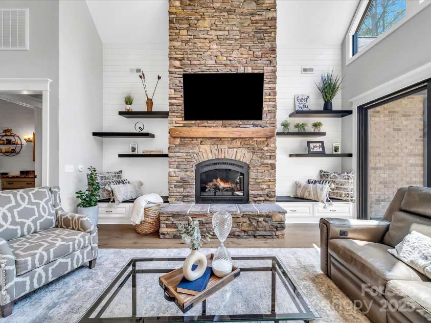 1579 Sunset Pointe Drive, Salisbury, NC 28146.  MLS# CAR4249912, YatesRealty ID 14126. Great Room