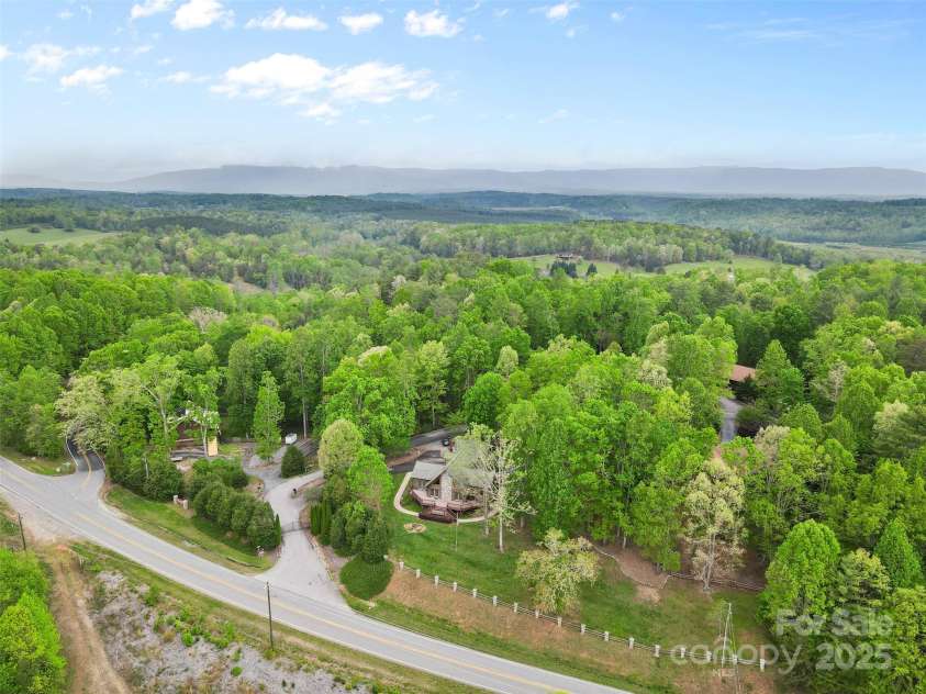 28 Outback Trail, Nebo, NC 28761.  MLS# CAR4249143, YatesRealty ID 14128. 