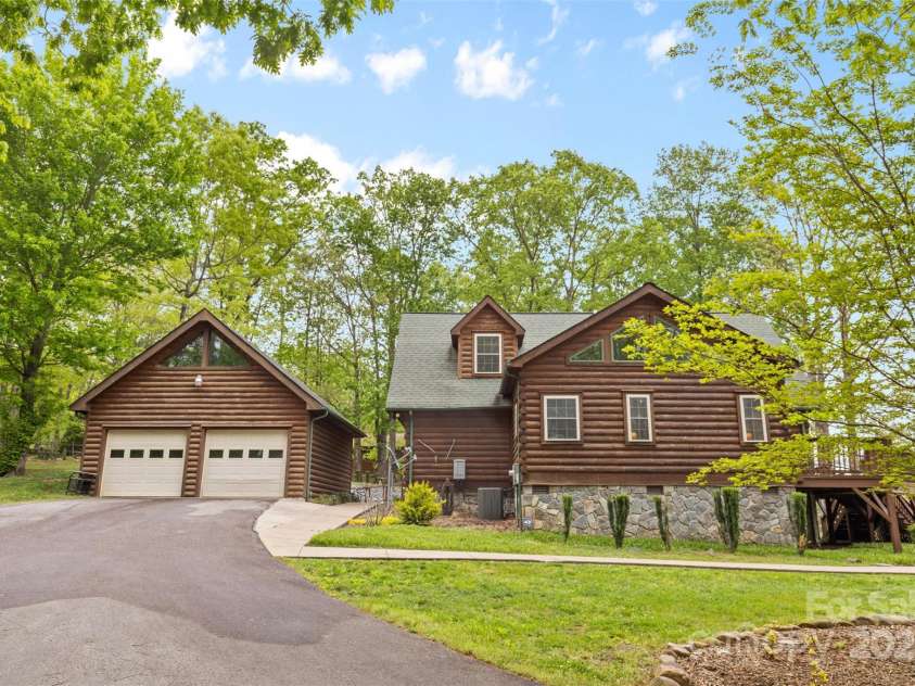28 Outback Trail, Nebo, NC 28761.  MLS# CAR4249143, YatesRealty ID 14128. 