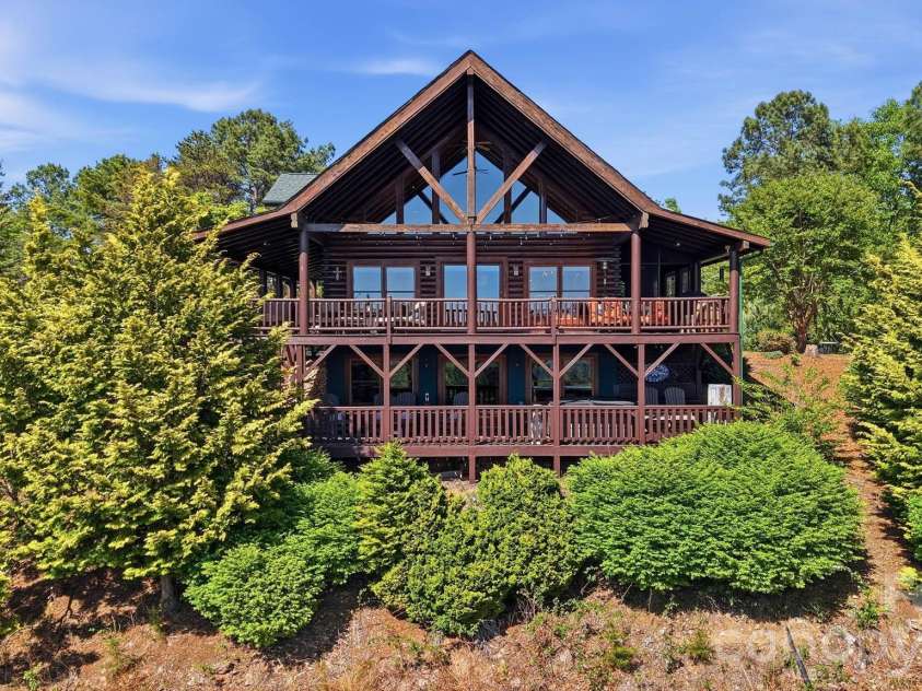 3918 Skyline Drive, Morganton, NC 28655.  MLS# CAR4371181, YatesRealty ID 14128. 