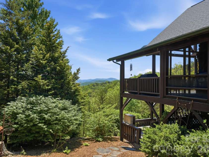 3918 Skyline Drive, Morganton, NC 28655.  MLS# CAR4371181, YatesRealty ID 14128. 