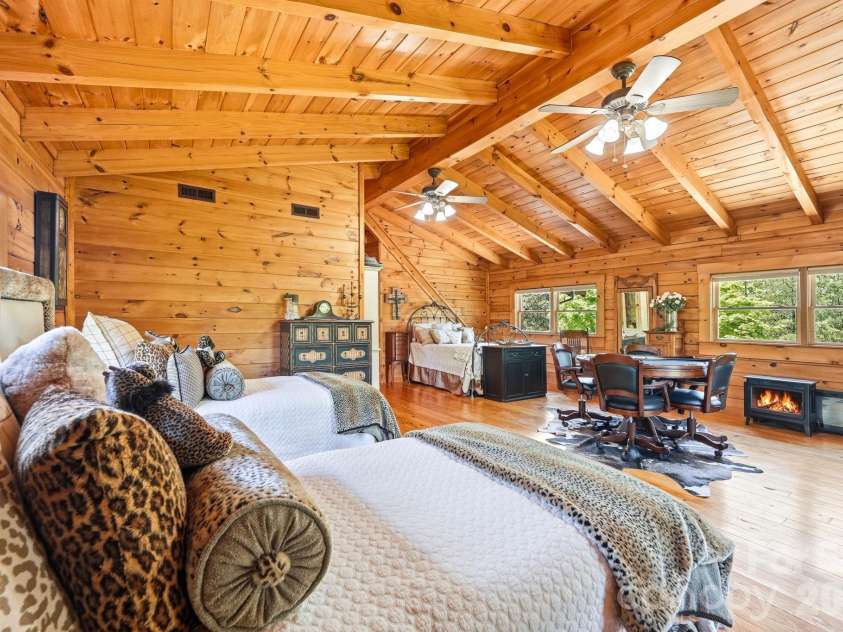 3918 Skyline Drive, Morganton, NC 28655.  MLS# CAR4371181, YatesRealty ID 14128. 