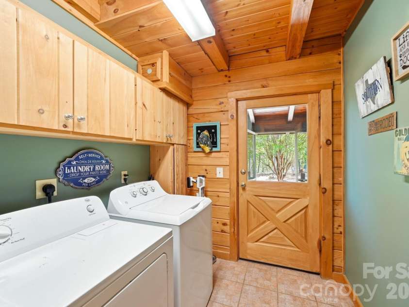 3918 Skyline Drive, Morganton, NC 28655.  MLS# CAR4371181, YatesRealty ID 14128. 