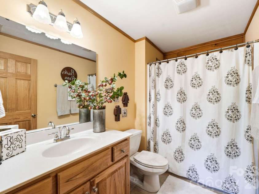 3918 Skyline Drive, Morganton, NC 28655.  MLS# CAR4371181, YatesRealty ID 14128. 