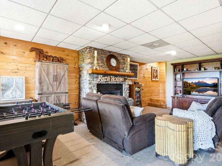 3918 Skyline Drive, Morganton, NC 28655.  MLS# CAR4371181, YatesRealty ID 14128. 