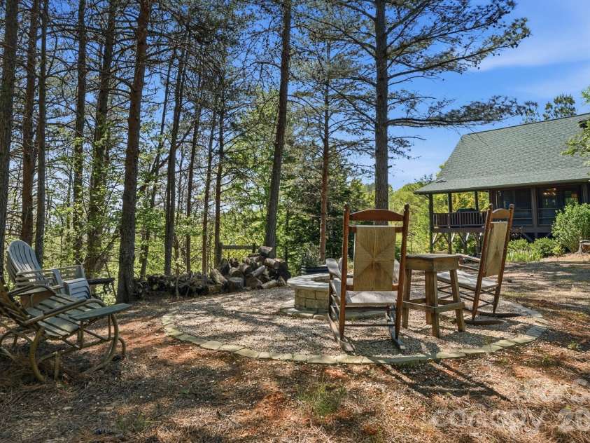 3918 Skyline Drive, Morganton, NC 28655.  MLS# CAR4371181, YatesRealty ID 14128. 
