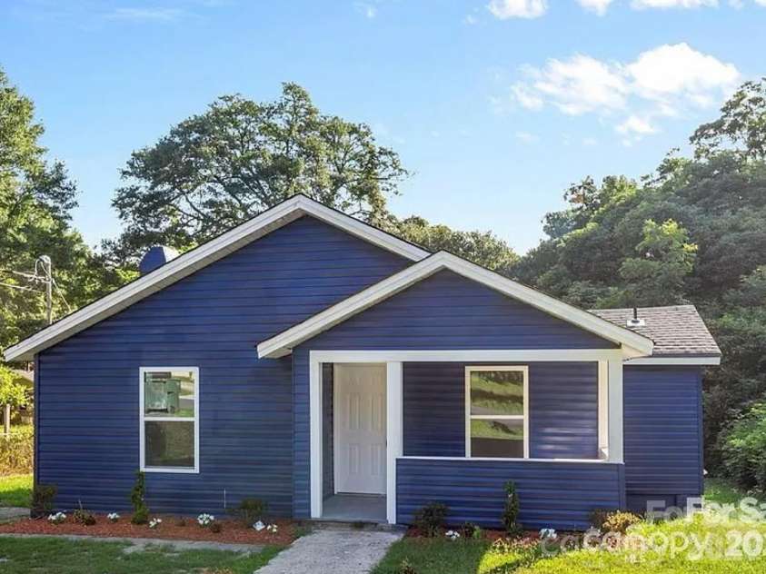 332 Mountain View Street, Gastonia, NC 28052.  MLS# CAR4372450, YatesRealty ID 14129. 