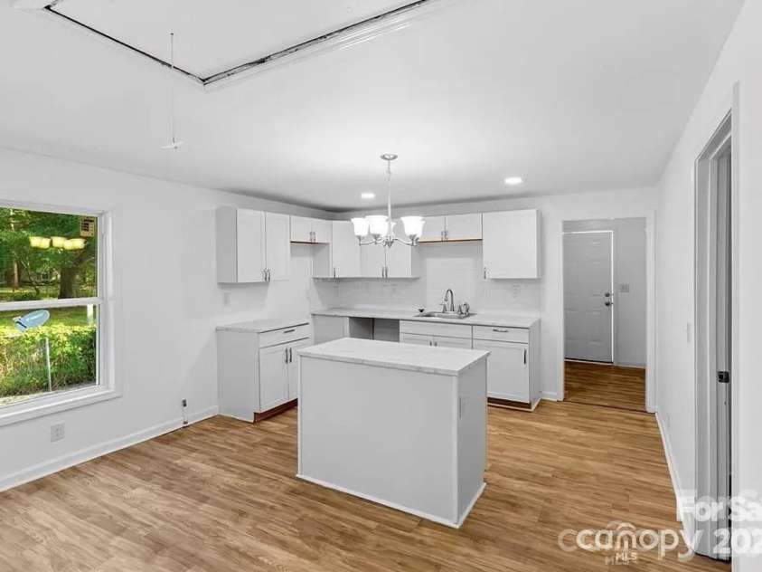332 Mountain View Street, Gastonia, NC 28052.  MLS# CAR4372450, YatesRealty ID 14129. 