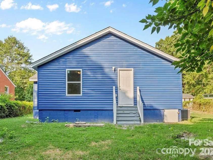 332 Mountain View Street, Gastonia, NC 28052.  MLS# CAR4372450, YatesRealty ID 14129. 