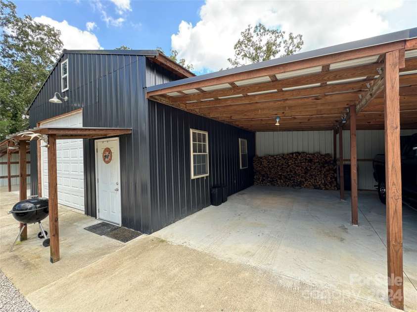 9618 Hwy 207 Highway, Pageland, SC 29728.  MLS# CAR4180604, YatesRealty ID 1413. 