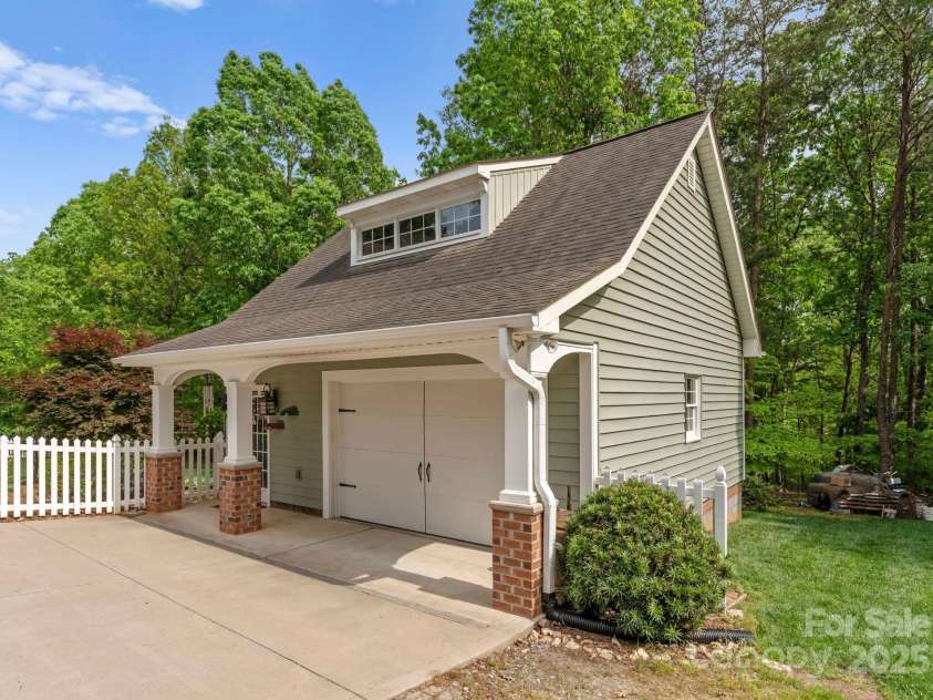 174 Buffalo Creek Drive, Statesville, NC 28677.  MLS# CAR4251372, YatesRealty ID 14130. 