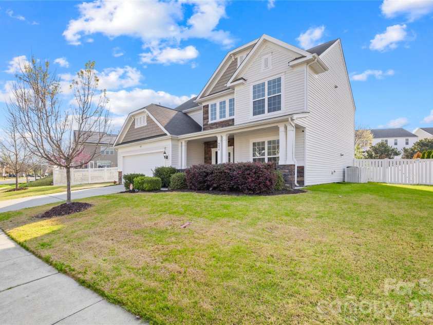 6634 Coral Rose Road, Charlotte, NC 28277.  MLS# CAR4362748, YatesRealty ID 14130. 