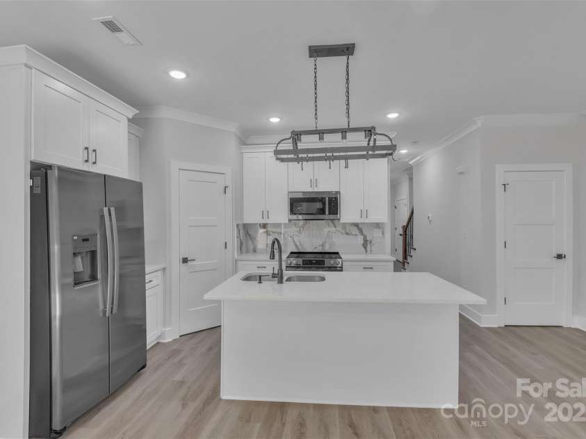 1935 St Mark Street, Charlotte, NC 28216.  MLS# CAR4259355, YatesRealty ID 14132. 