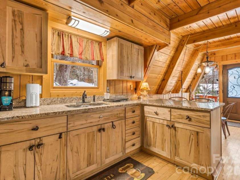233 Cherry Road, Boone, NC 28607.  MLS# CAR4363942, YatesRealty ID 14132. 