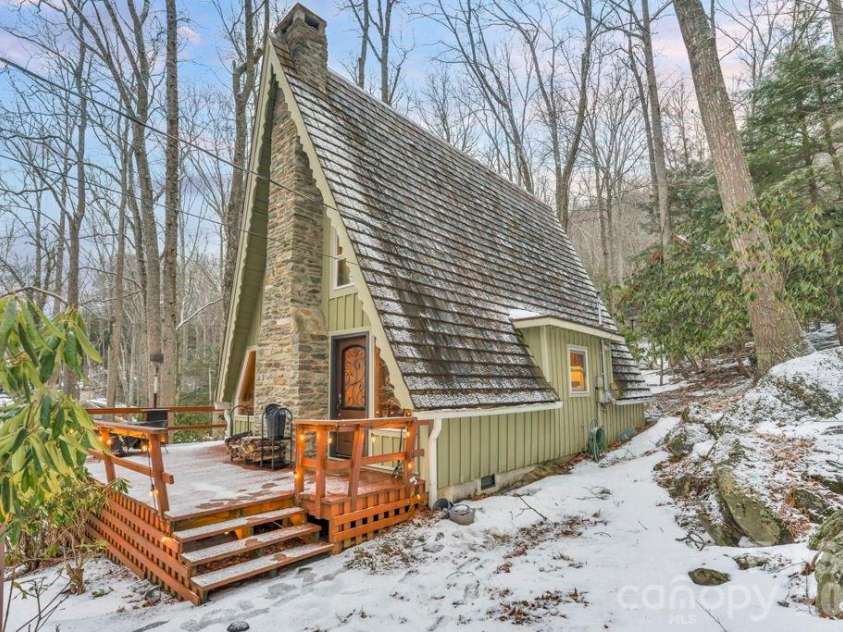 233 Cherry Road, Boone, NC 28607.  MLS# CAR4363942, YatesRealty ID 14132. 