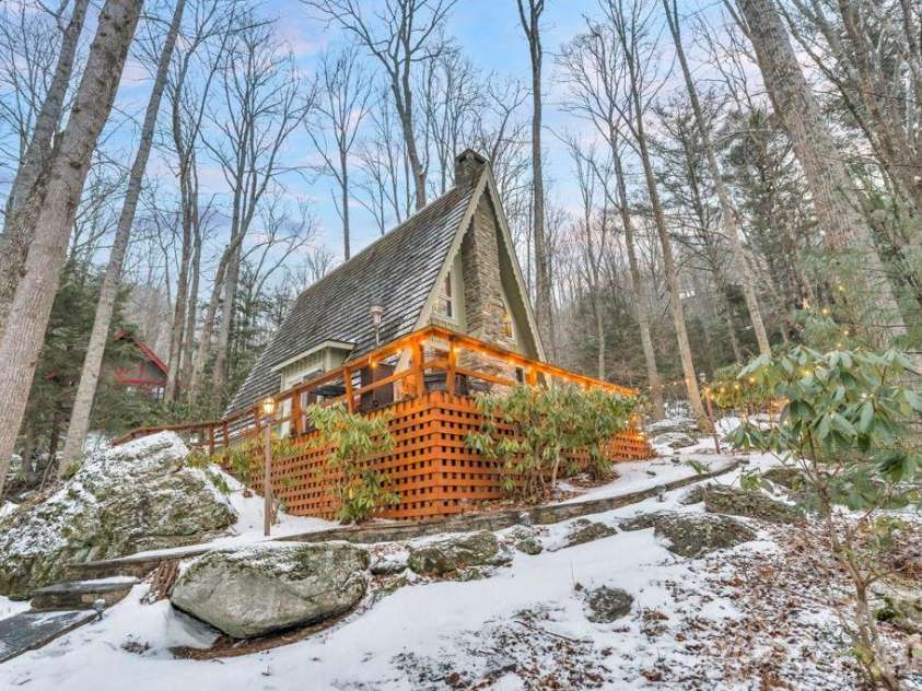 233 Cherry Road, Boone, NC 28607.  MLS# CAR4363942, YatesRealty ID 14132. 