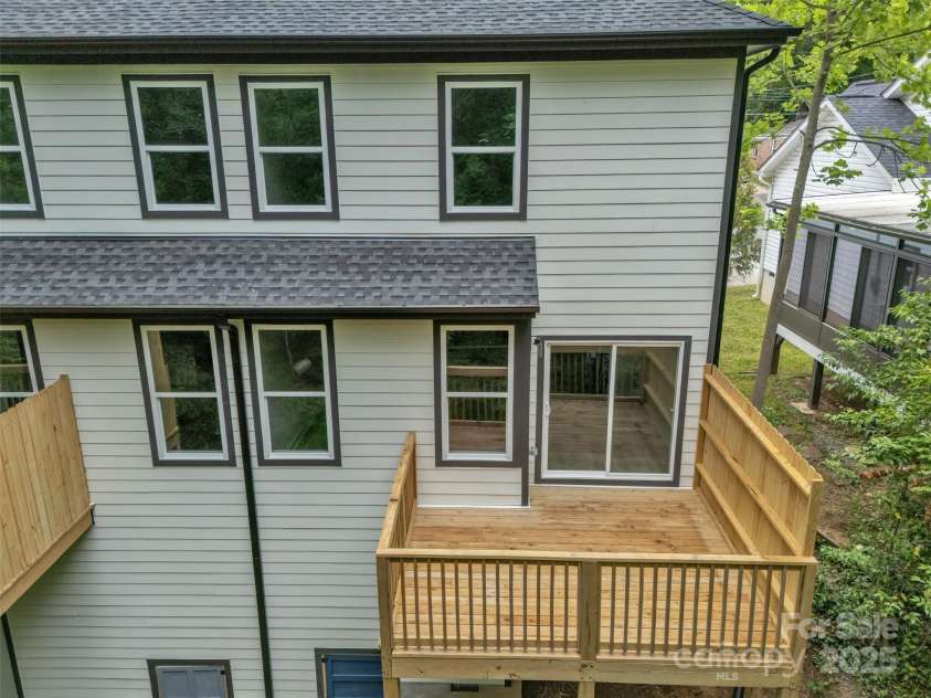 1933 St Mark Street, Charlotte, NC 28216.  MLS# CAR4259353, YatesRealty ID 14133. 